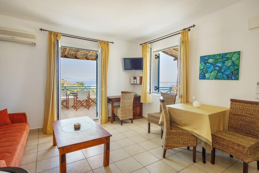 Sunrise Beach Suites Azolimnos Esterno foto