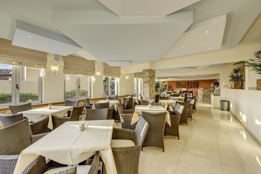 Sunrise Beach Suites Azolimnos Esterno foto